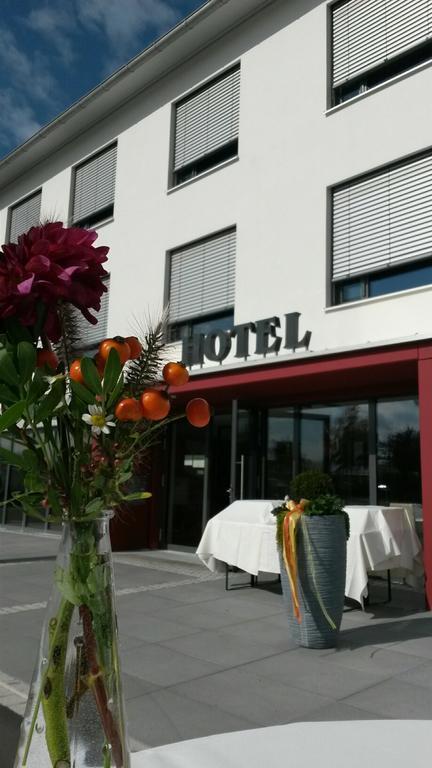 Alpenflair Hotel Buchloe Bagian luar foto